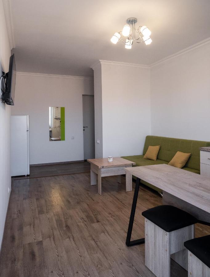 Bright Apartment On 13Th Floor Yerevan Exterior photo