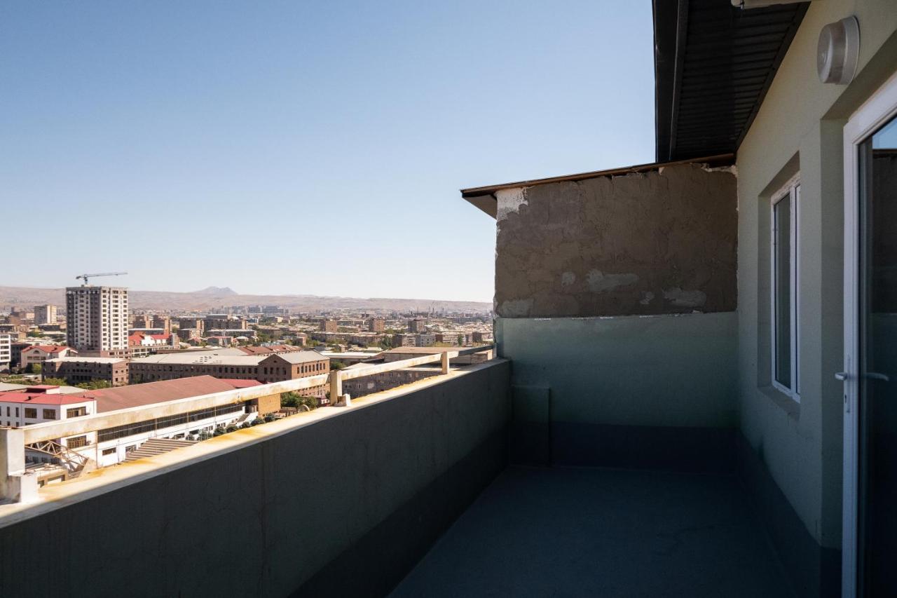 Bright Apartment On 13Th Floor Yerevan Exterior photo